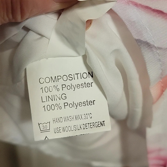 Adorable Dreas, size small, perfect for Spring! - Picture 5 of 5